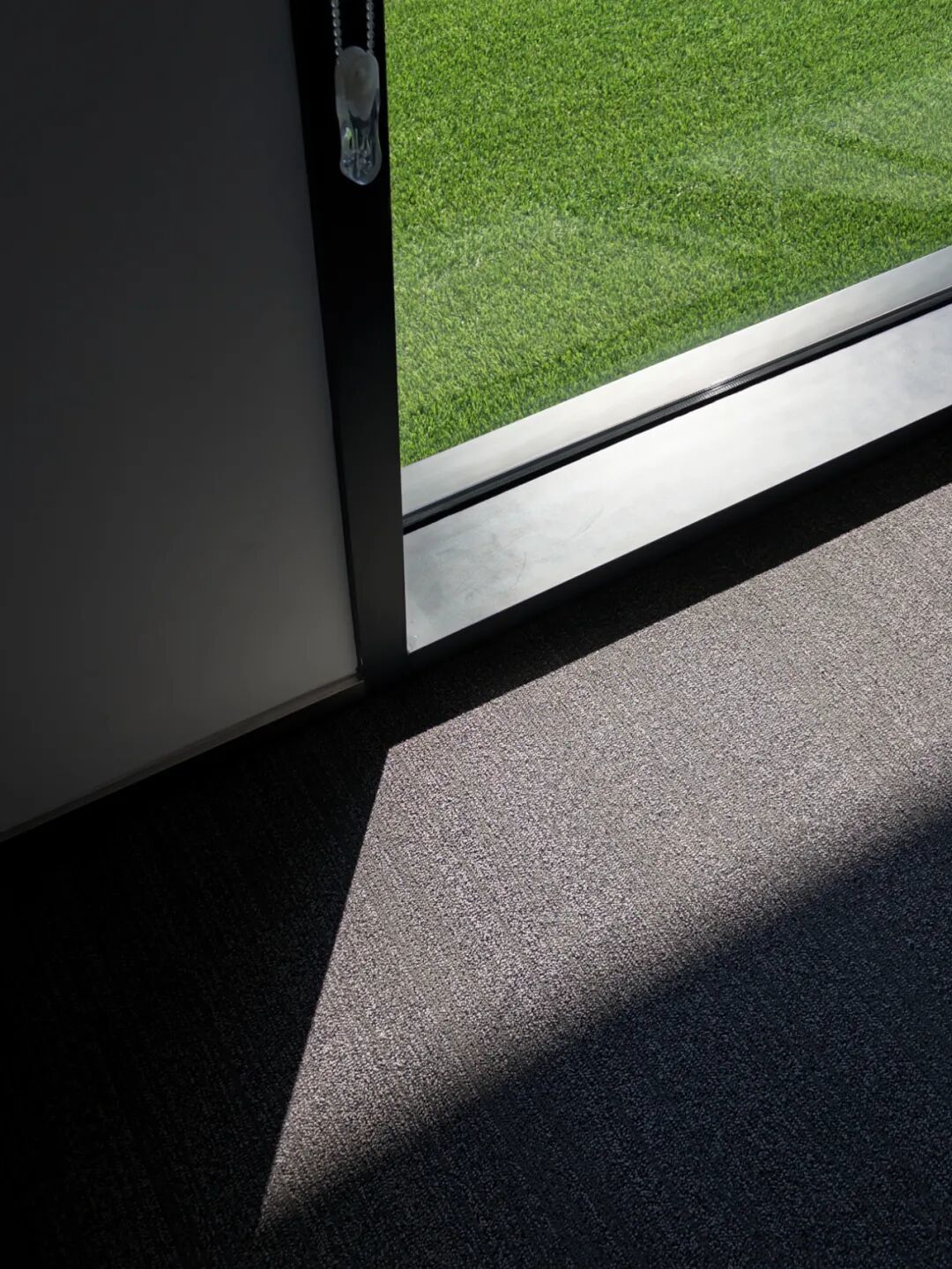 iPhone Air + Indigo:单摄手机迎来文艺复兴