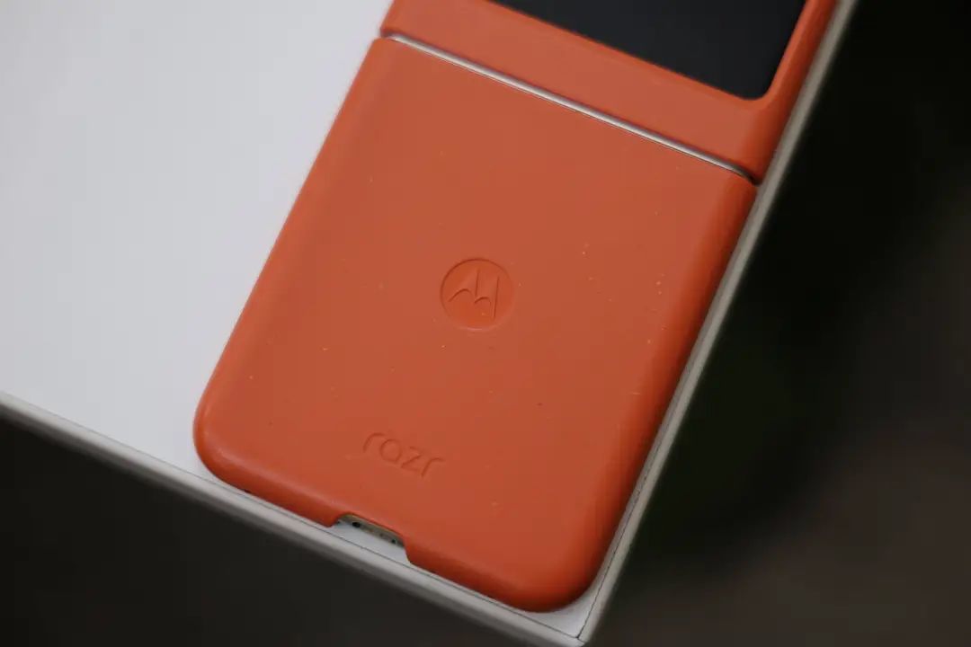 一台 1600 的小折叠,把三星 Z Fold7 打入了冷宫