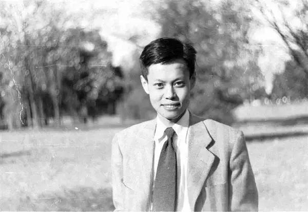 青年时期的杨振宁 图源:西湖大学官网