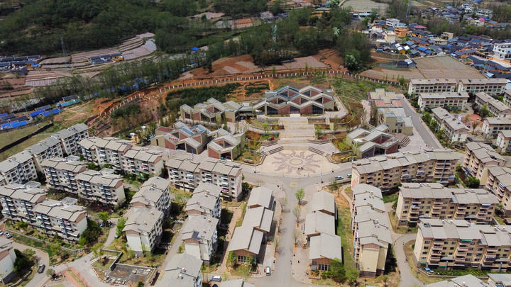 四川省昭觉县沐恩邸社区（2025年4月19日摄，无人机照片）。新华社记者 尹恒 摄