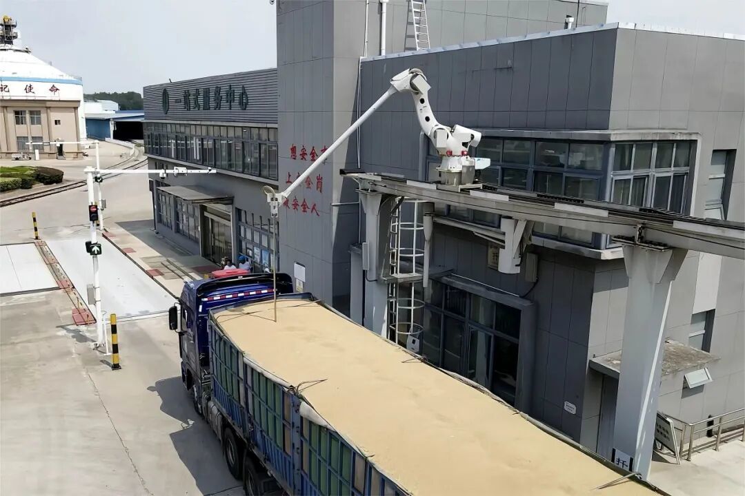 智能扦样设备。中储粮集团公司供图