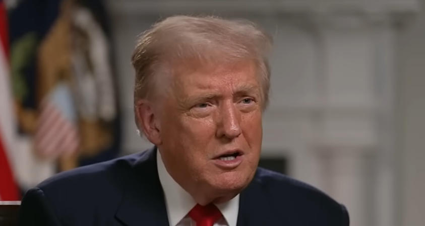 特朗普接受福克斯新闻主持人劳拉·英格拉姆采访