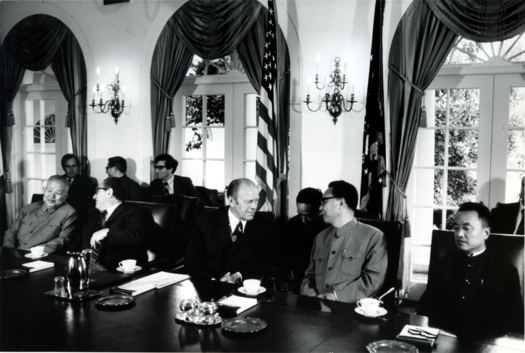 △1975年9月8日,美国总统福特在白宫会见中国贸促会副主任李川率领的中国贸促会代表团