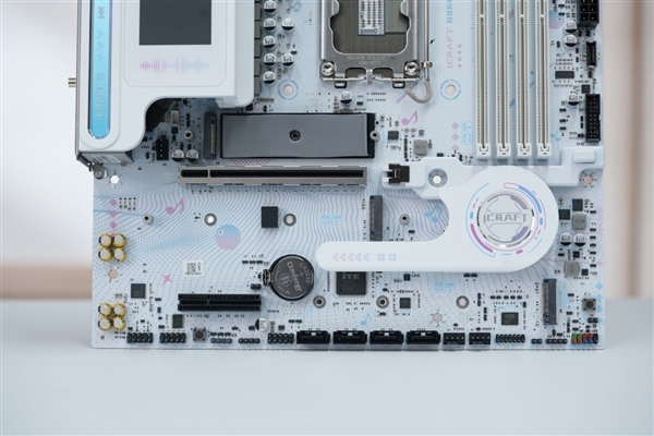 颜值与性能都达到了一线水准!铭瑄iCraft B860M CROSS PRO评测