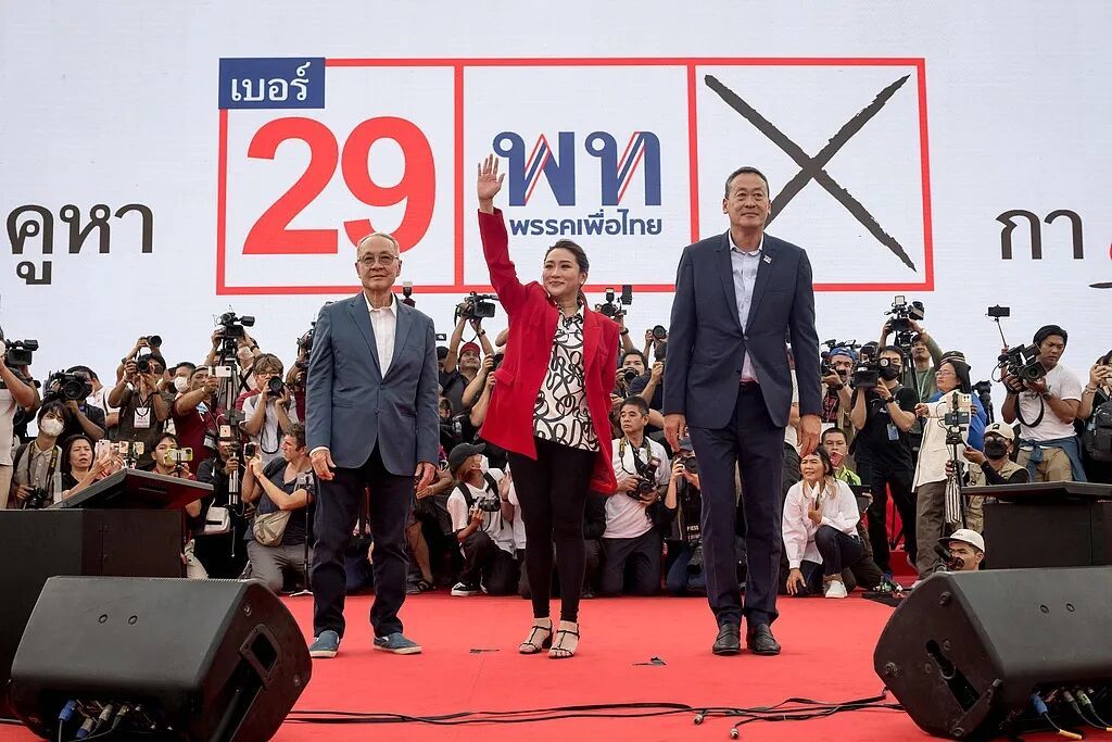 当地时间2023年4月5日,泰国曼谷,为泰党举行选举集会,猜森格、佩通坦和赛塔出席。图/视觉中国