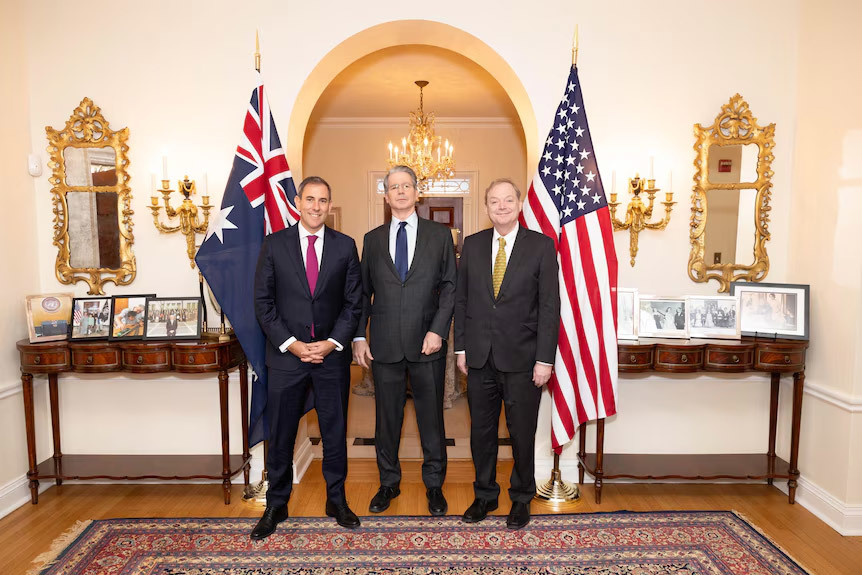 资料图:此前,澳大利亚国库部长查默斯与美国财政部长贝森特、白宫国家经济委员会主任哈塞特会面。 澳大利亚广播公司