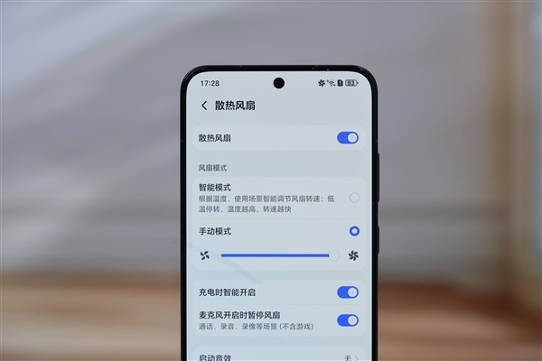 10000mAh巨无霸电池仅2599元起!荣耀WIN RT图赏
