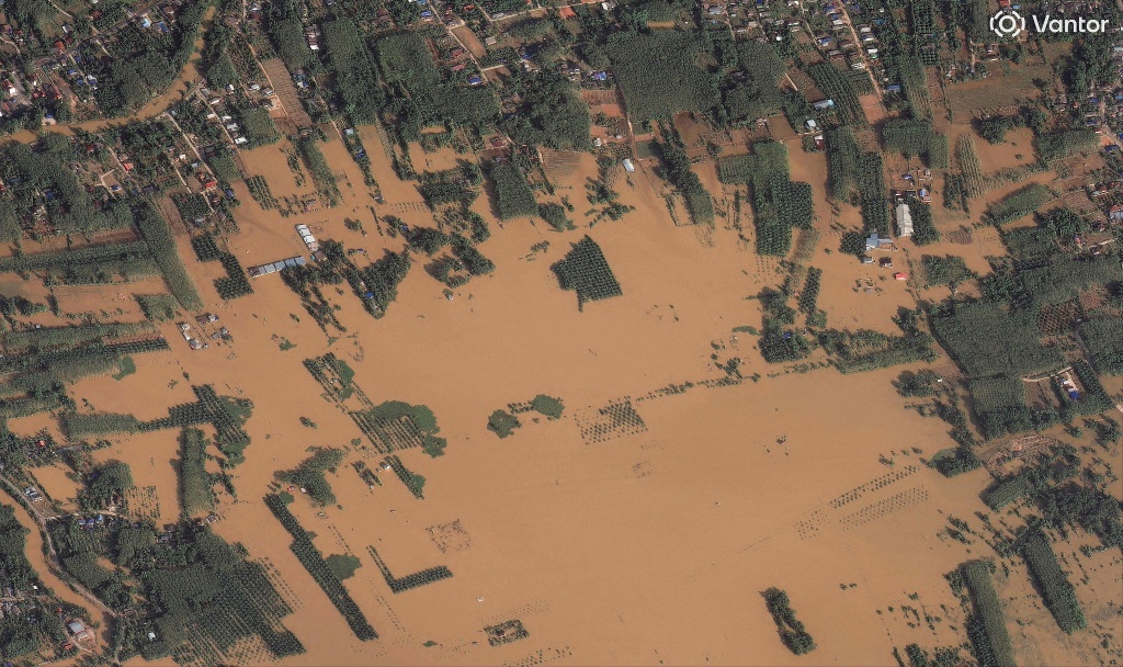 当地时间2025年11月29日,泰国宋卡府合艾,卫星图像显示当地农田被洪水淹没。视觉中国 图