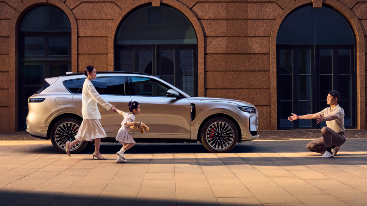 21.99 万开卷!鸿蒙座舱+乾崑智驾上车,岚图 FREE+ 直击理想 L6 腹地