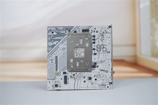 小巧迷你!七彩虹CVN B850I GAMING FROZEN V14主板图赏