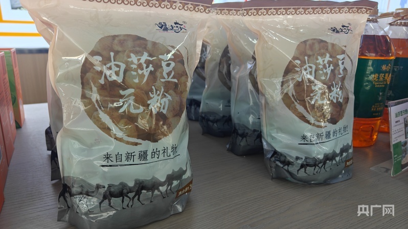 油莎豆产品 (央广网记者郭璁悦 摄)