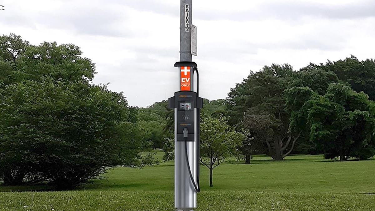 US researchers retrofit streetlights into EV chargers in cost-effective citywide test