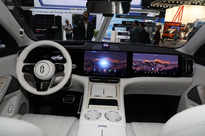 问界M9中东版设计语言_问界_问界M5中东版首发亮相