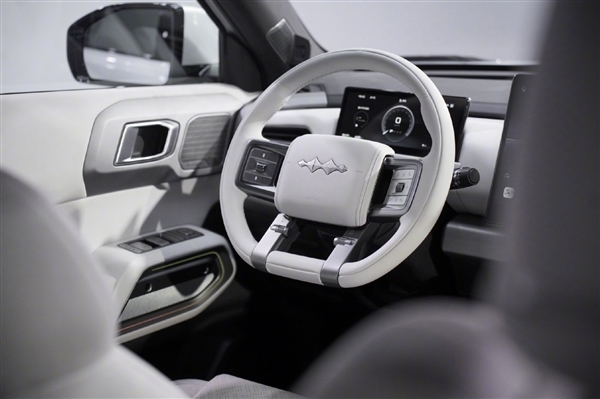 或22万起售 比亚迪方程豹钛3内饰官图发布:实体按键管够