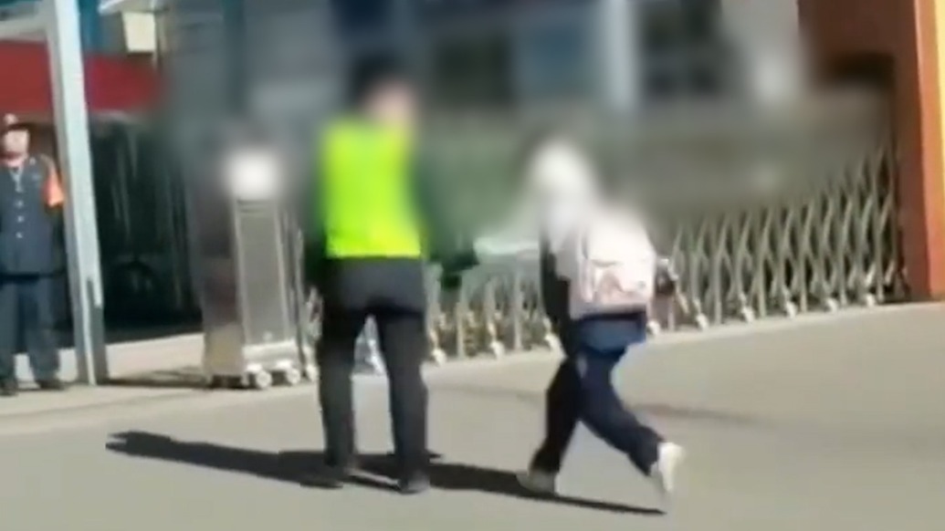 网传视频截图 图片转自澎湃新闻