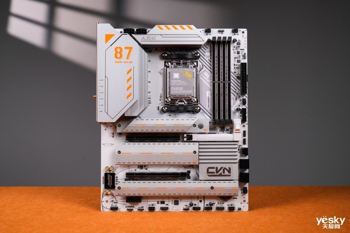 硬派电竞风高端AMD主板 七彩虹CVN X870 ARK FROZEN V14方舟主板评测