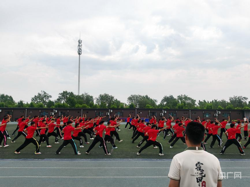 学生进行武术练习(央广网记者 韩雨晨 摄)