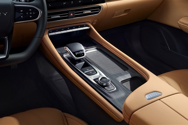 配奇瑞自研最强2.0T 艾瑞泽8 PRO新车型上市:零百加速仅6.8秒