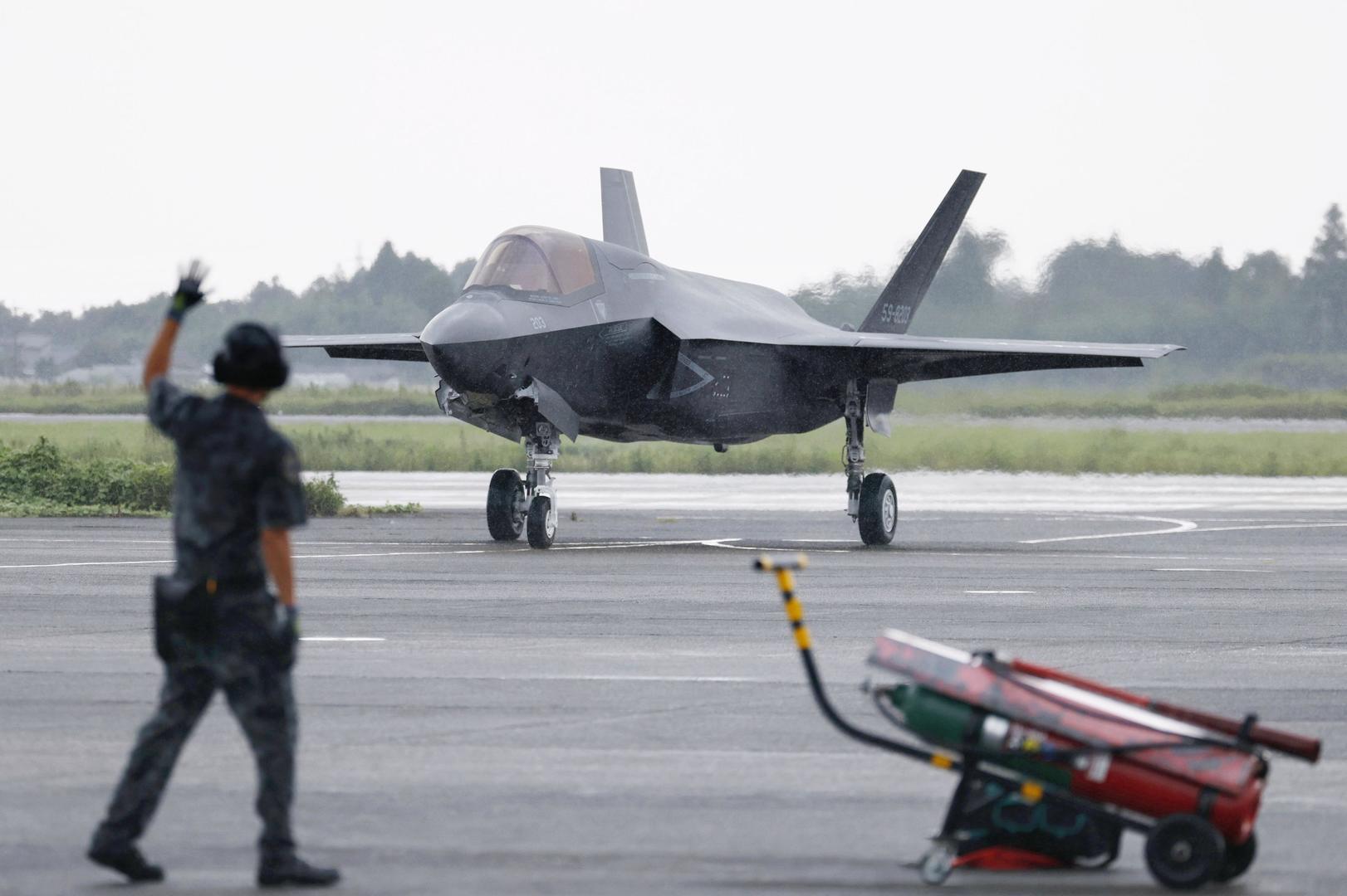 ▲当地时间2025年8月7日,日本宫崎县,日本自卫队接收首批3架F-35B垂直起降战斗机 图据ICphoto