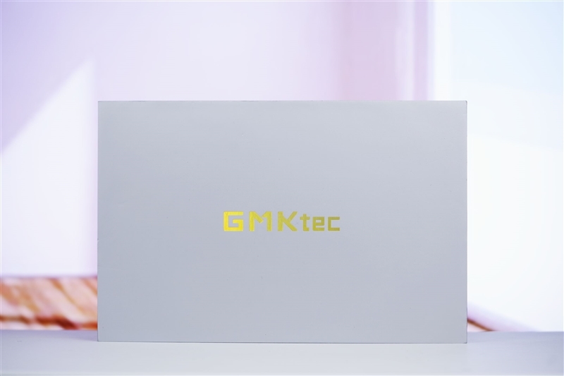 锐龙AI Max + 395集显远超RTX 4060 Laptop!极摩客 EVO-X2迷你主机评测:235B大模型轻松拿捏