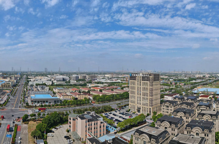 这是位于上海市青浦区的华新镇企业服务中心大楼（无人机照片，2024年10月9日摄）。新华社记者 方喆 摄