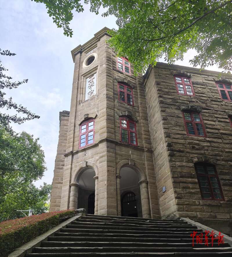 重庆大学工学院楼现状。中青报&middot;中青网记者耿学清/摄