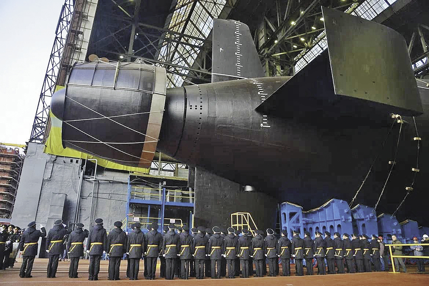 俄国防部只公开了“哈巴罗夫斯克”号的艇尾部分。