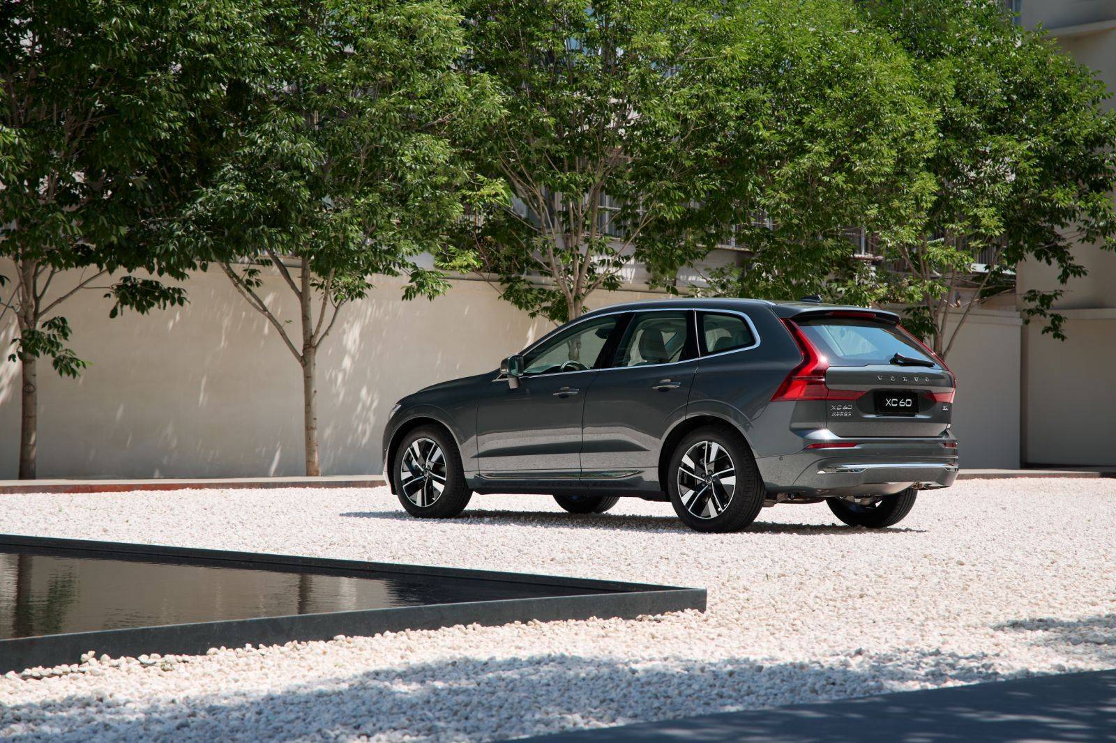 直降 14 万!改款沃尔沃 XC60 降至 25.49 万元起 ,内外安全再强化