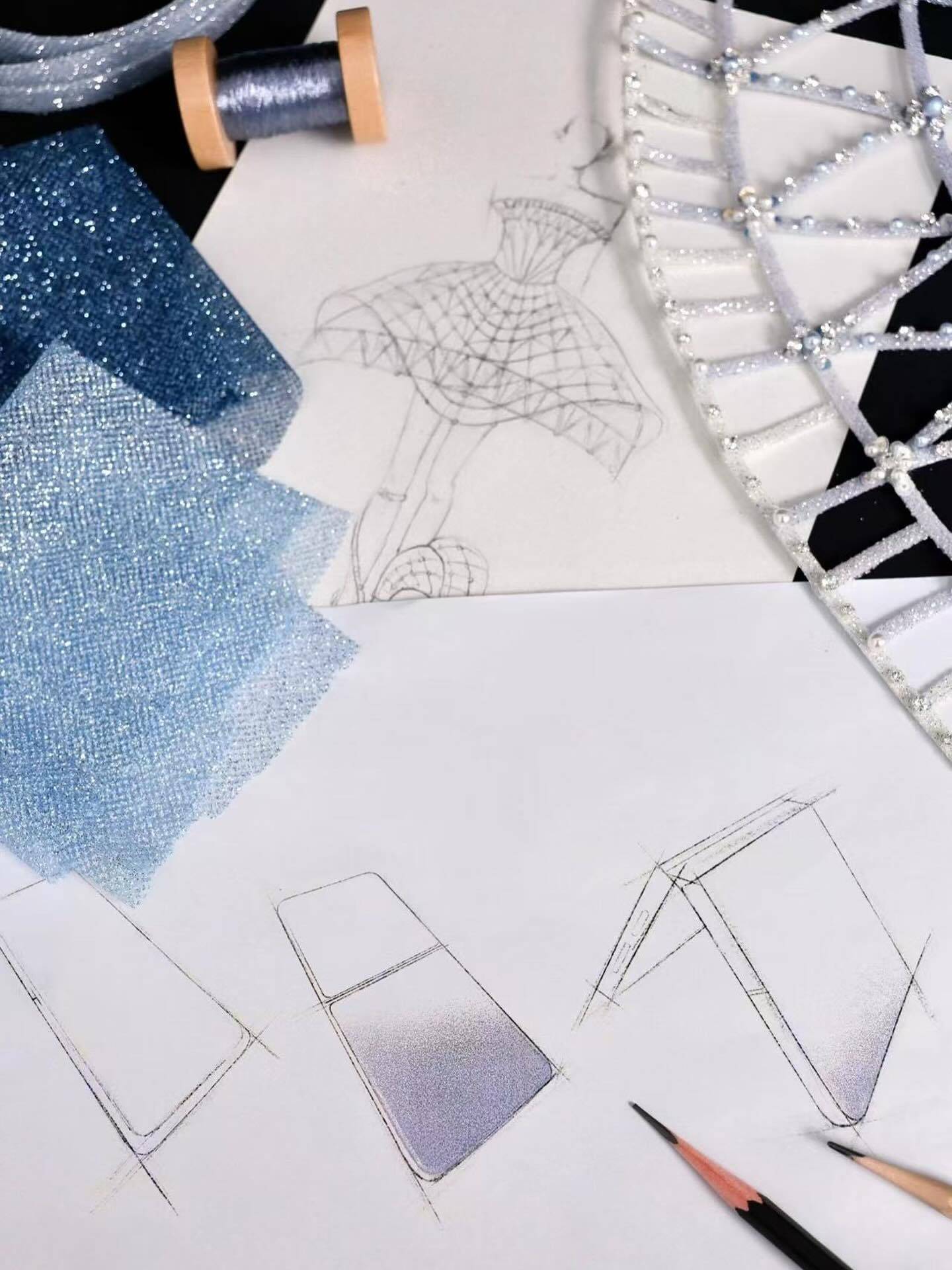 早报|廉价版 MacBook 或低于 5000 元/雷军发起小米 YU7 版本改名投票/码农正在成为现失业率最高的专业