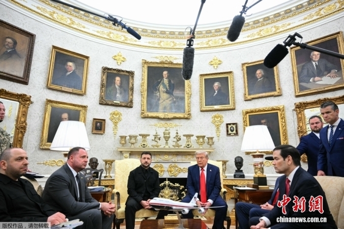 当地时间8月18日,美国总统特朗普与乌克兰总统泽连斯基在美国白宫进行闭门会晤。特朗普在会后表示,已开始计划俄罗斯总统普京和泽连斯基的双边会晤,之后则是包括普京、泽连斯基和他本人的三方会晤。