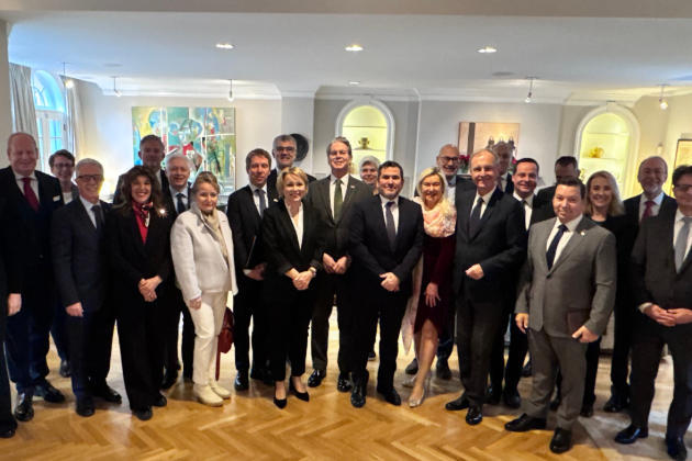 贝森特日前会见欧洲27国大使 贝森特X账号