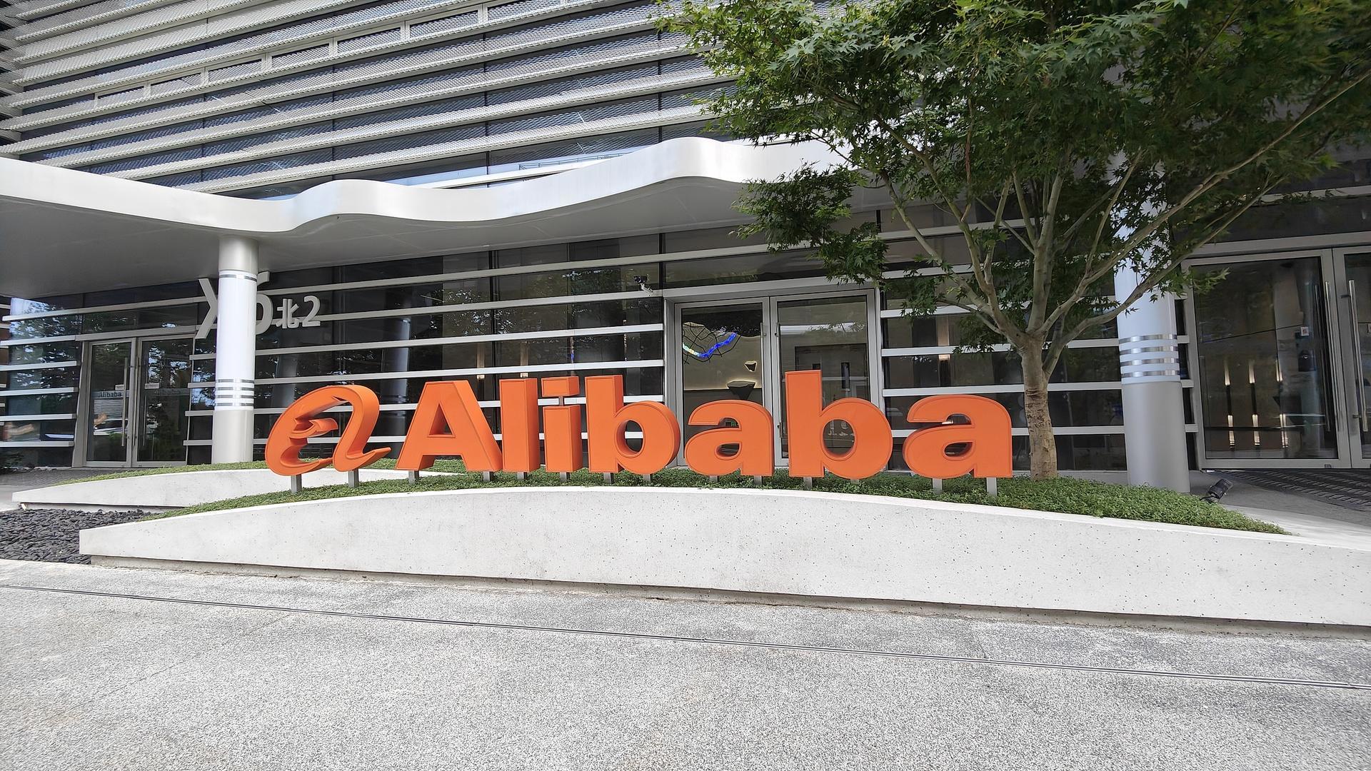 阿里巴巴盘中涨超5%，阿里云百炼相关模型官宣降价_凤凰网