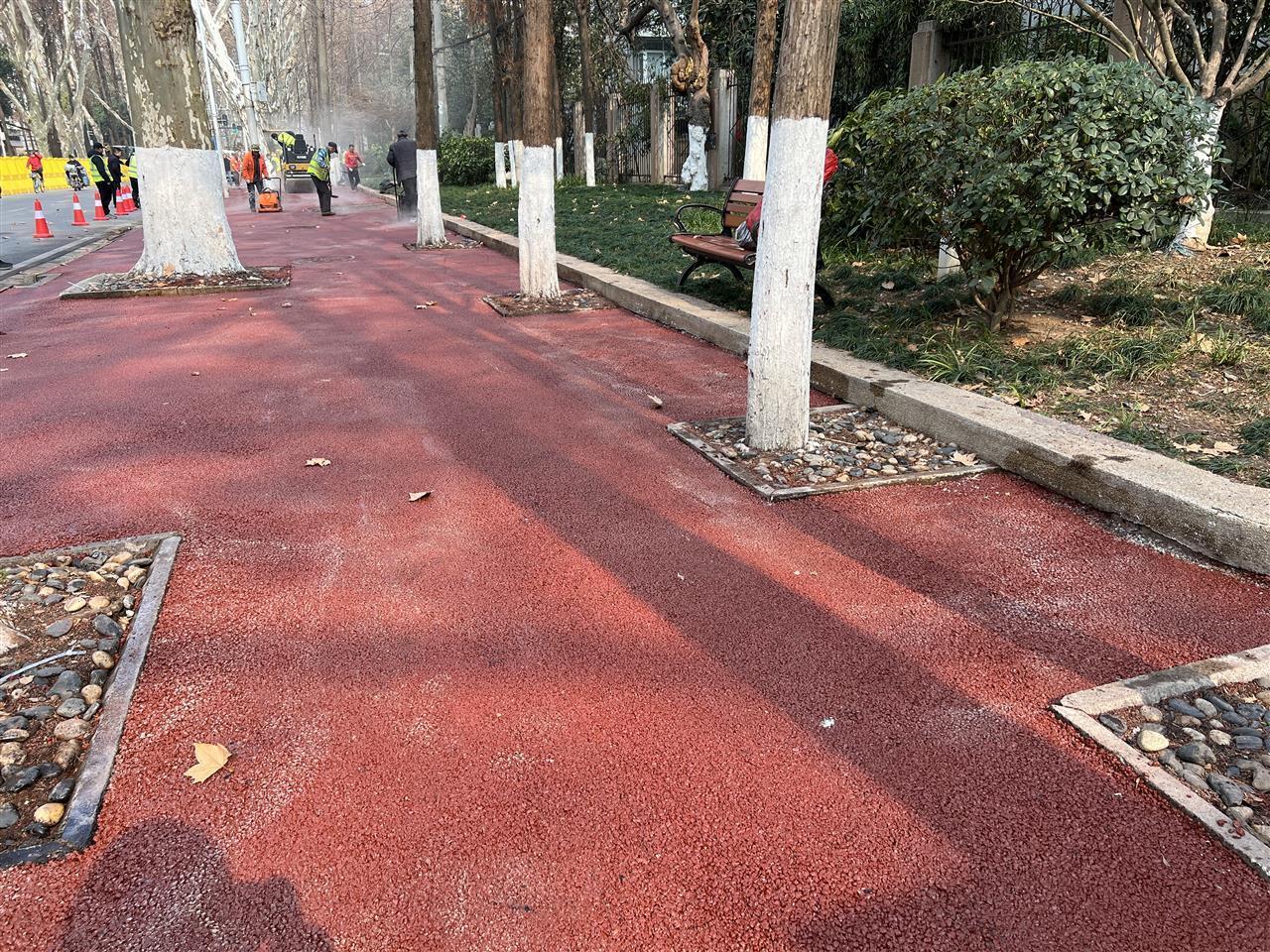 8 建设一路人行道提升.jpg
