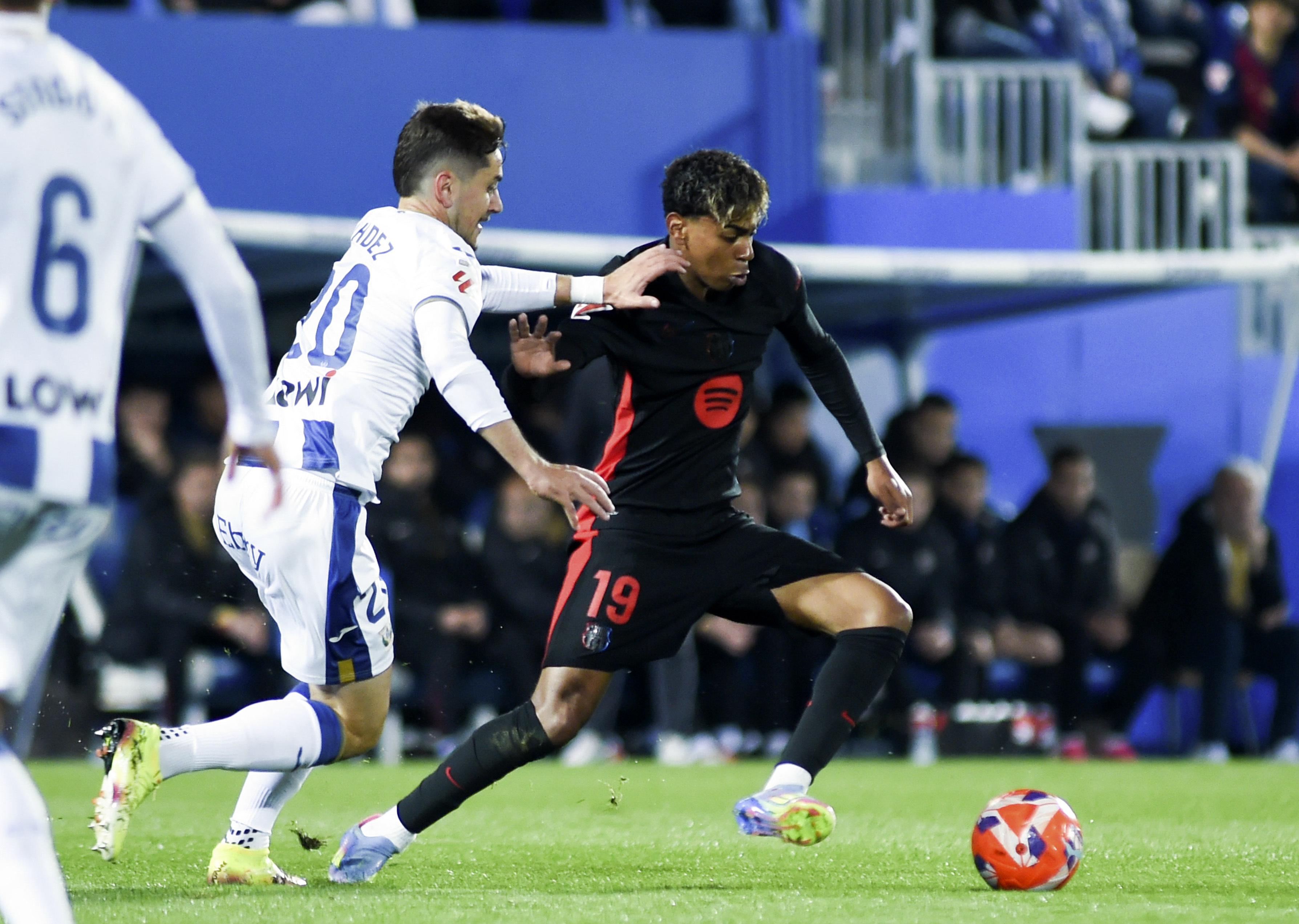 足球——西甲：巴塞罗那胜莱加内斯_凤凰网