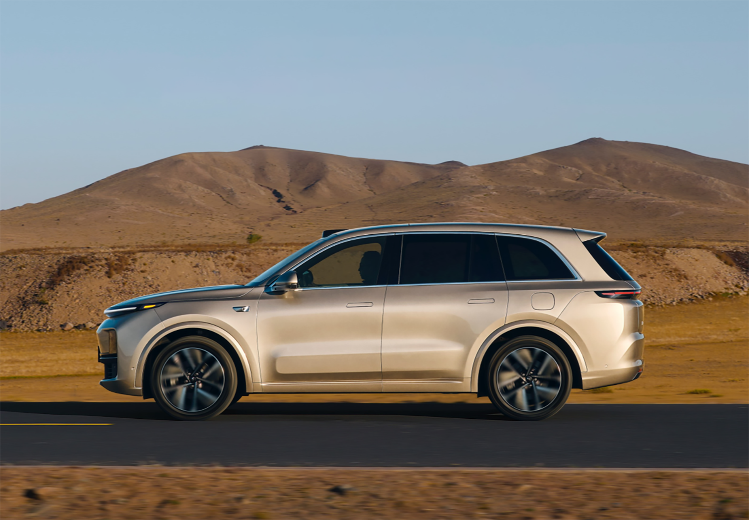 理想MindVLA 想要重新定义自动驾驶,给每辆车都配个专职司机