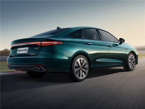 配奇瑞自研最强2.0T 艾瑞泽8 PRO新车型上市:零百加速仅6.8秒