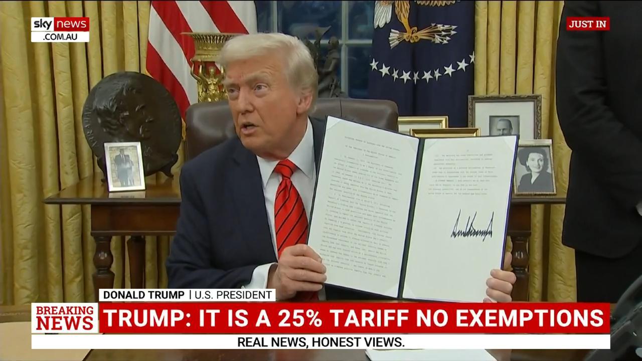当地时间2月10日，特朗普签令对所有美国进口钢铝产品征收25%关税 澳大利亚天空新闻报道截图