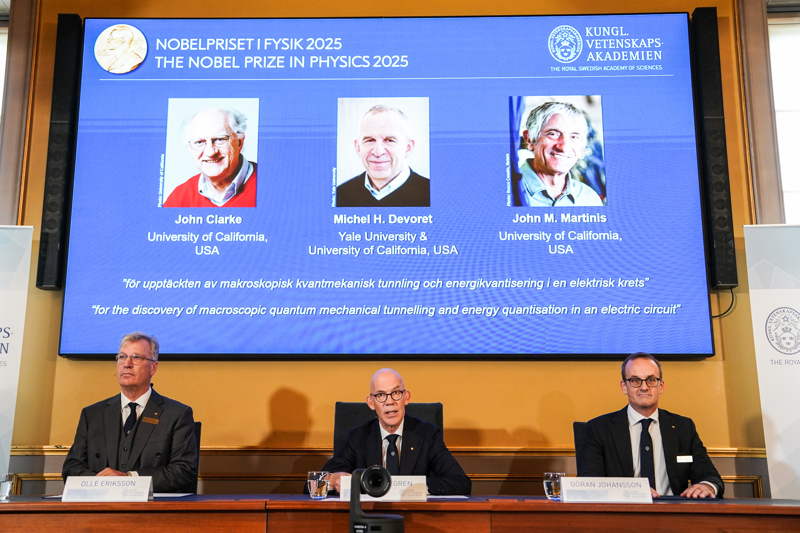 這是10月7日在瑞典斯德哥爾摩拍攝的2025年諾貝爾物理學獎公布現場。 新華社記者 彭子洋 攝