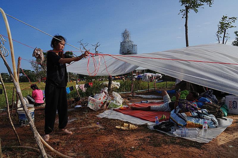 △12月14日,柬埔寨班迭棉吉省,柬避难民众