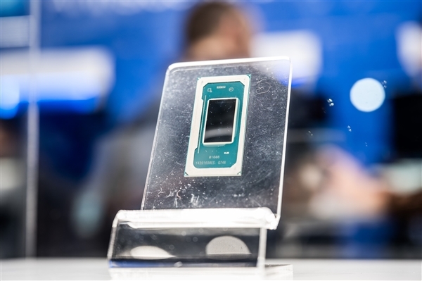 首发18A工艺！Intel Panther Lake酷睿Ultra 300近距离首秀：来岁相遇?