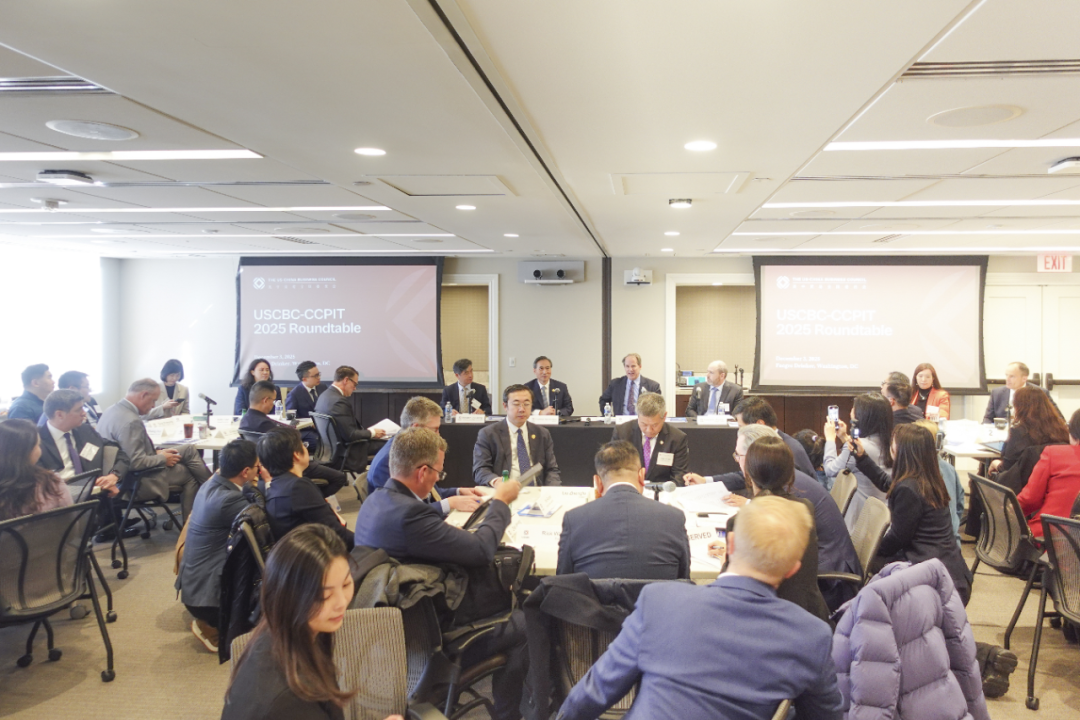 △2025年12月3日,中国贸促会组织中国企业家代表团在华盛顿与美中贸委会及其会员企业交流座谈