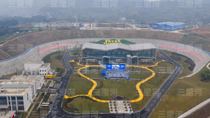 2025年12月30日，航拍位于重庆江津区的渝西水资源配置工程金刚沱泵站。(无人机照片)中新社记者 何蓬磊 摄