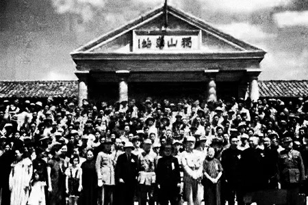 独山火车站通车仪式,观礼台上的社会各界