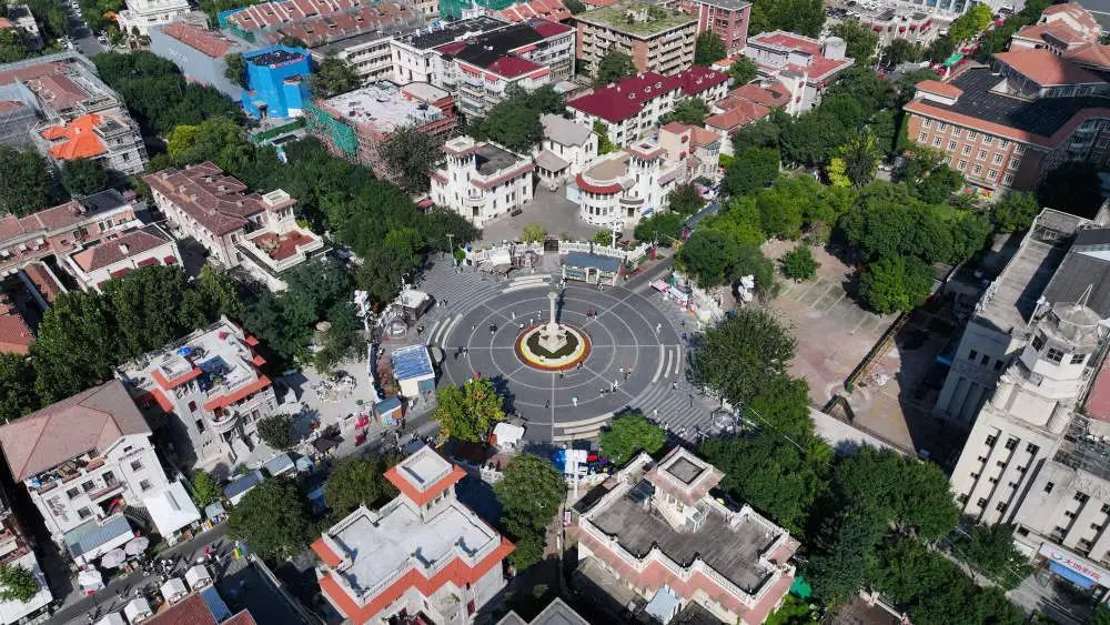 天津意式风情区马可波罗广场及周边意大利风格洋楼建筑群（无人机照片）。新华社记者 孙凡越 摄