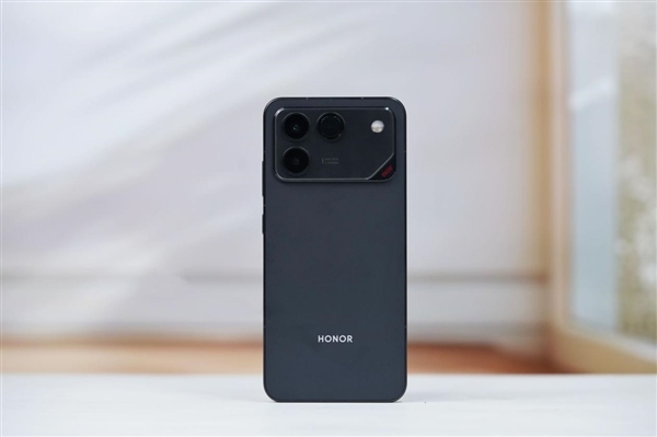 10000mAh巨无霸电池仅2599元起!荣耀WIN RT图赏