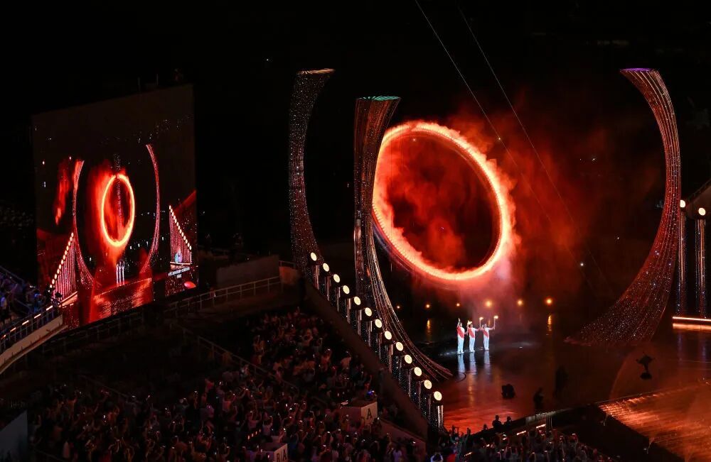 这是在开幕式现场拍摄的主火炬。新华社记者 李鑫 摄