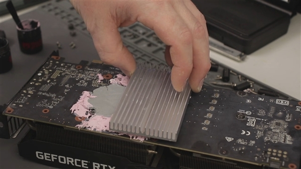 RTX 2060装上双CPU塔式散热器：热点温度骤降35&deg;C！