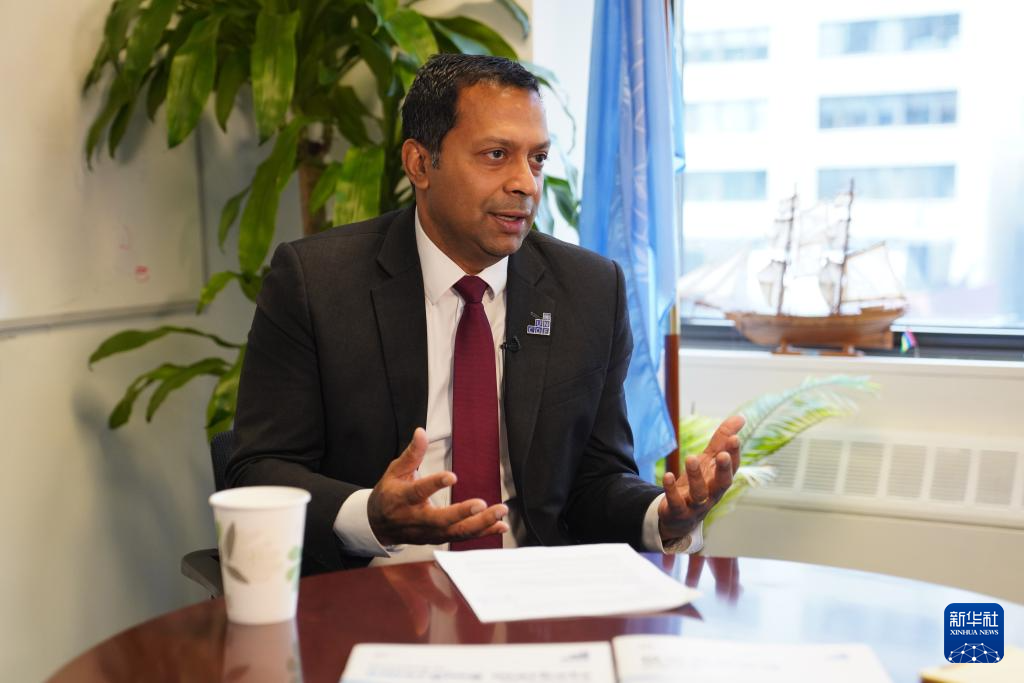 12月4日,联合国资本发展基金执行主任顾明达在位于纽约的办公室接受新华社记者专访。新华社记者 张凤国 摄