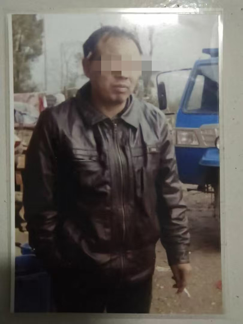 李海玉曾偷拍下易庚华的照片。