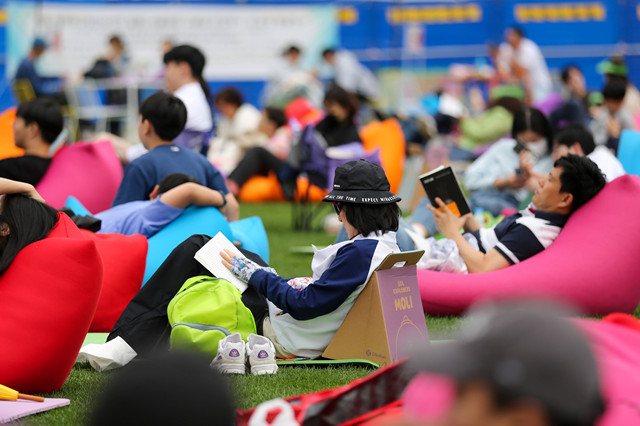 日韩旧年更生儿数目走势不同（起原：新华社图）